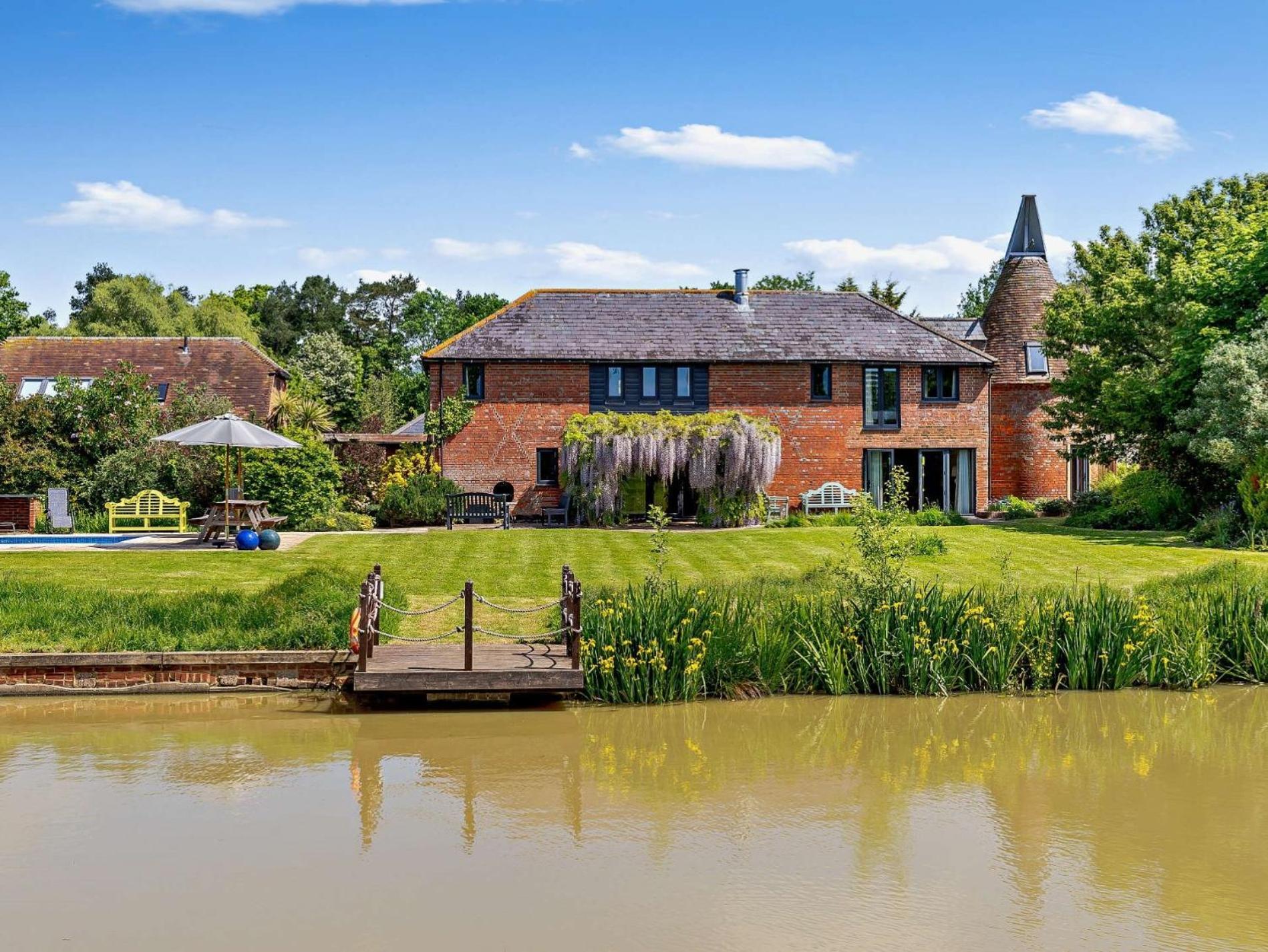 5 Bed In Smarden 76428ヴィラ エクステリア 写真